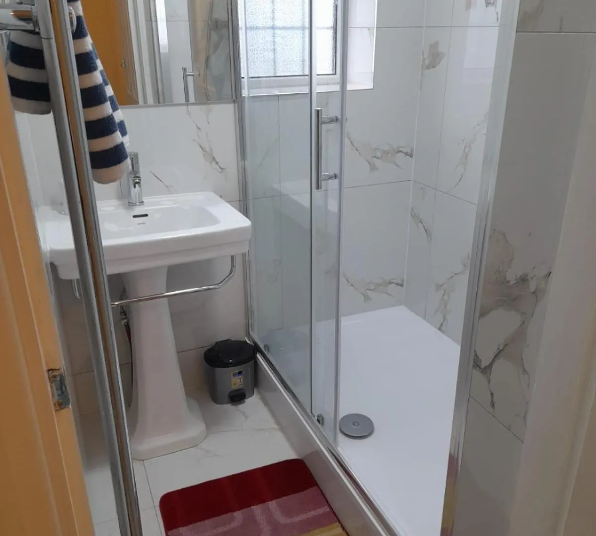 Baraka House Royal Victoria Apartment London Homestay
